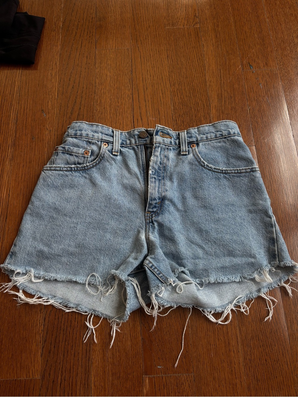 Levi's 550 Light Wash Frayed Hem Denim Shorts